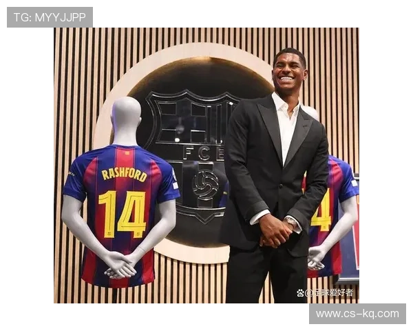 巴萨与切尔西交锋海报展示球员乘坐伦敦地铁拉什福德与库库同框亮相